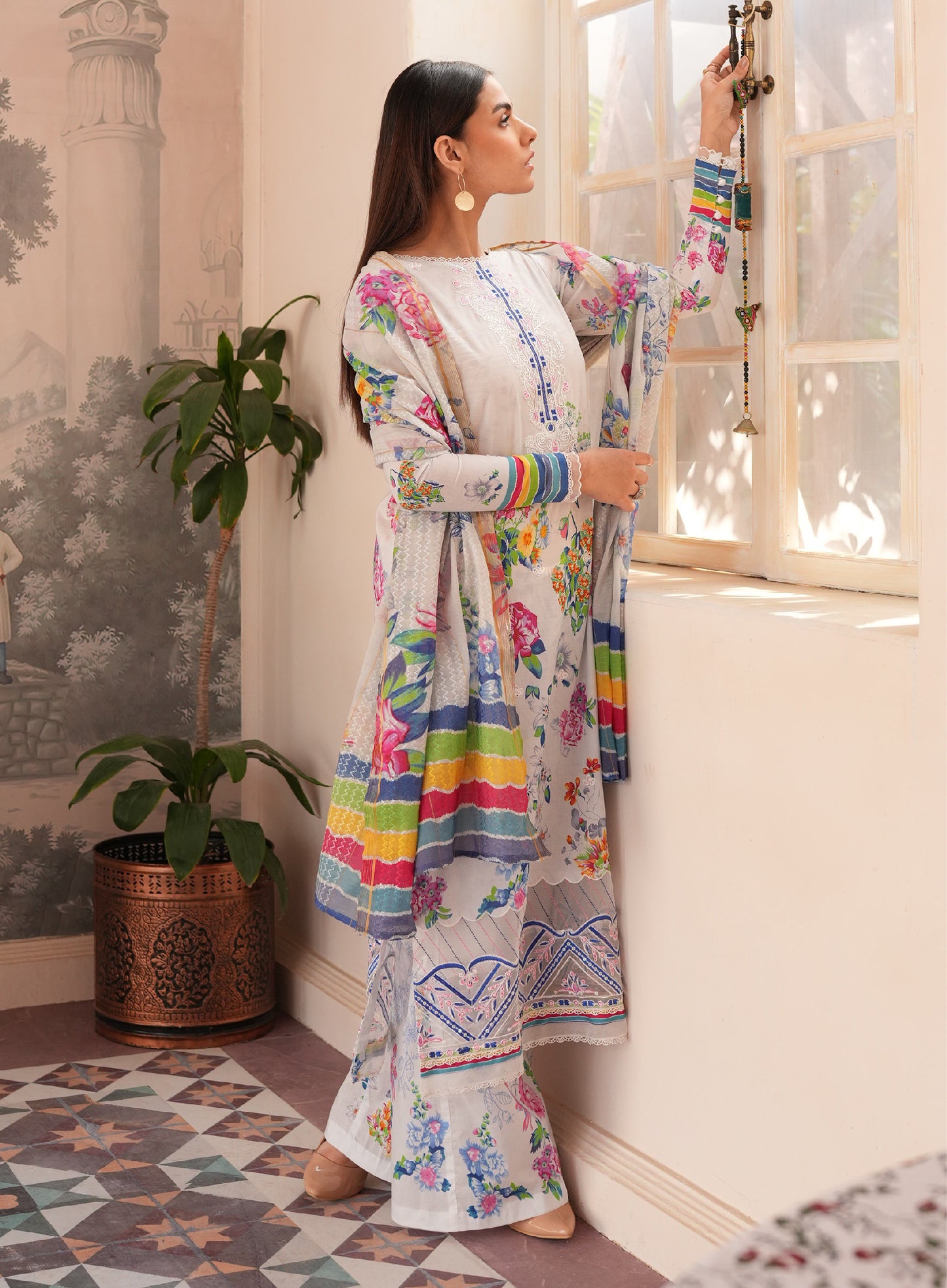 Daisia Luxury Lawn Embroidered Unstitched 3 Piece